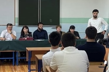 От академического рисунка до строительной площадки: архитектор Арсен Ахмедханов встретился со студентами ДГТУ